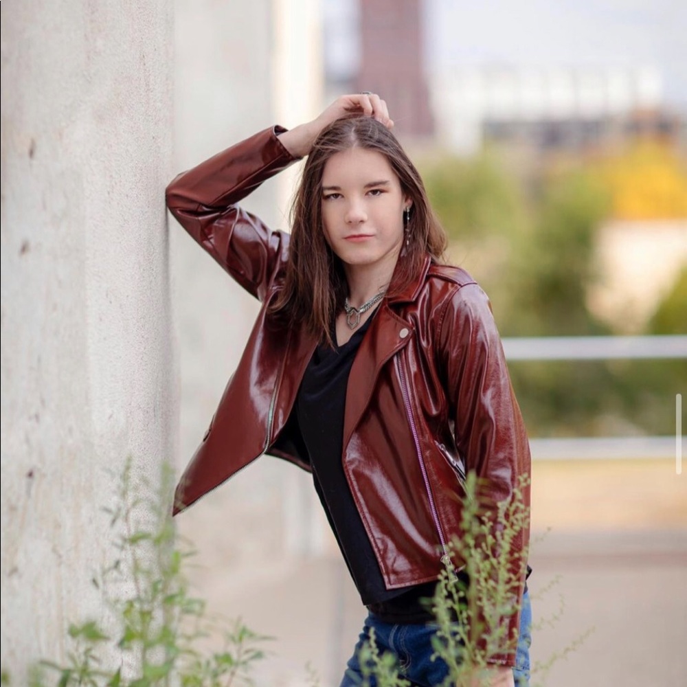 Meet your Posher, Alexis